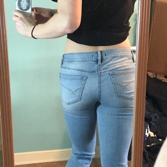 Bullhead Black Light Wash Jeans 7 - Picture 8 of 8